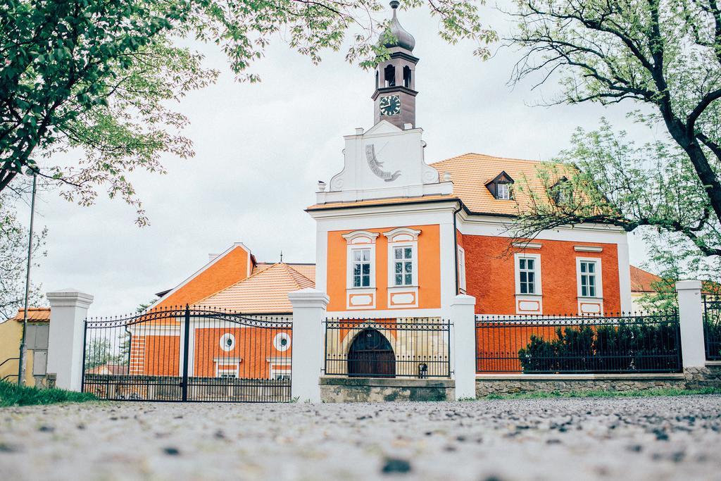 منزل الضيف Škvorec  في Savoia Castle المظهر الخارجي الصورة